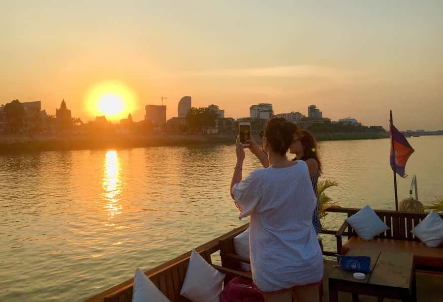 Phnom Penh: Sunset Cruise with Unlimited Beer &Fruit platter - Sunset, music, and the best time for photos