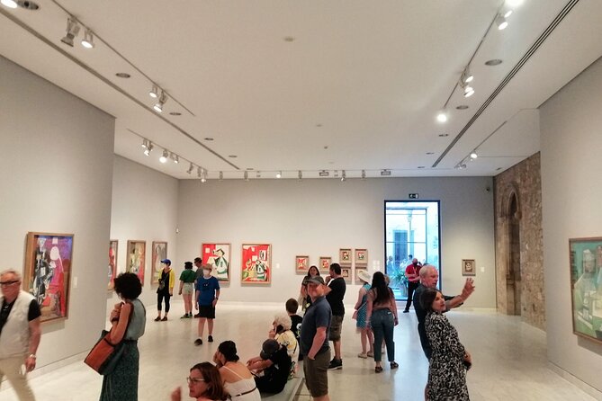 Picasso Museum and Walking Tour Plus Optional Wine & Food Tasting - Carrer d’Avinyó and the painting that changed modern art