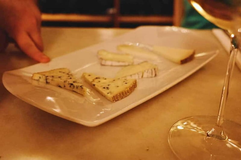 Picasso Museum and Walking Tour Plus Wine Tasting Upgrade - Guides, group style, and the feel of the walk