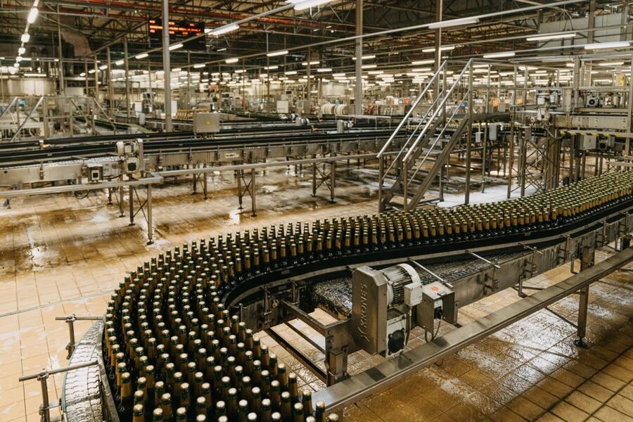 Pilsen: Pilsner Urquell Brewery Tour with Beer Tasting - Understanding the ingredients and brewing process