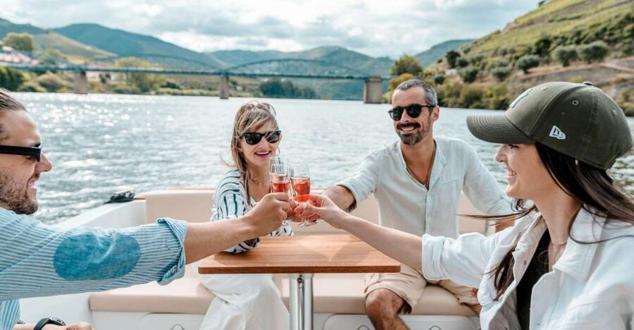 Pinhão: Douro River Solar Boat Tour with Wine Tasting - Finding the dock near Pinhão station