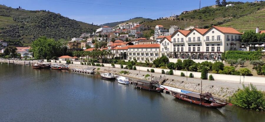 Pinhão: Douro Valley with Wine Tasting, Boat Trip and Lunch - The first quinta and three wine tastings