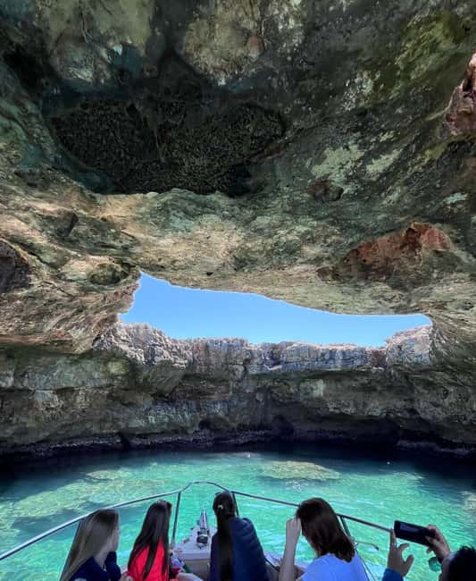 Polignano: Coastline Tour With Prosecco And Taralli & Swim - The boats keep the group personal