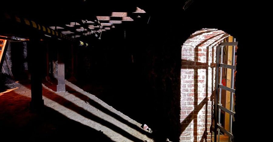 Portland: Underground Shanghai Tunnel Tour with Beer Tasting - The tunnels are atmospheric, but do not expect miles of passages