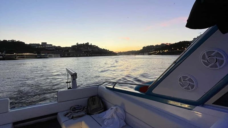 Porto: 6 Bridges Private Cruise with Local Wine and Snacks - Who should book this cruise?