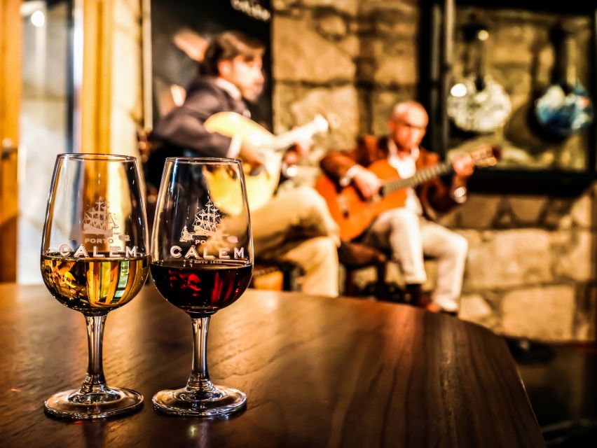 Porto: Cálem Cellar Tour, Fado Show & Wine Tasting - A 45-minute Fado performance