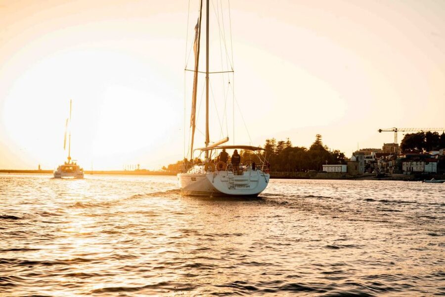 Porto: Daytime or Sunset Douro River Cruise With Port Wine - Arrábida Bridge and the first river views