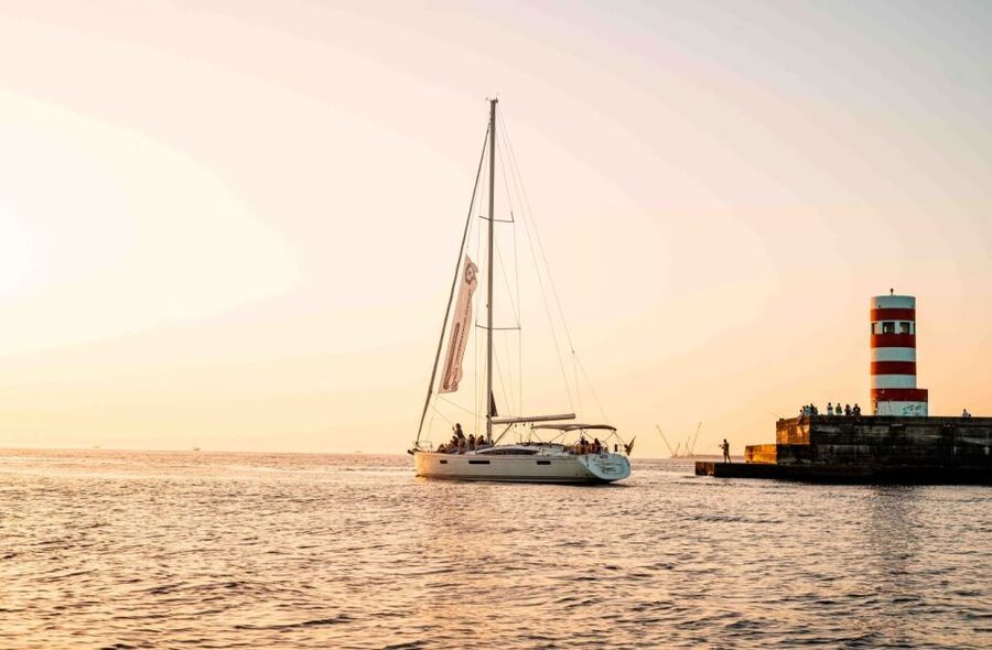 Porto: Daytime or Sunset Douro River Cruise With Port Wine - Alfândega, Miragaia, and Porto’s older riverfront