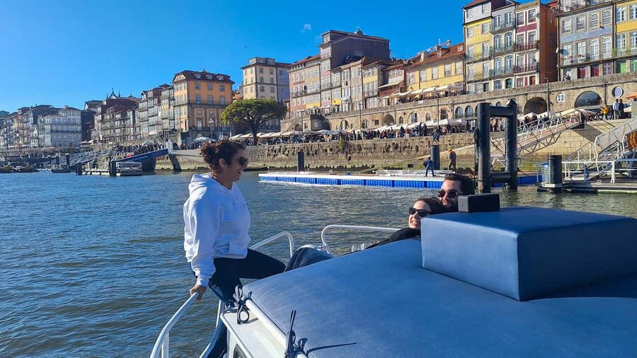 Porto: Douro Cruise, 6 Bridges & 4 Port Wines (Max 7) - Miragaia, Alfândega, and the old waterfront