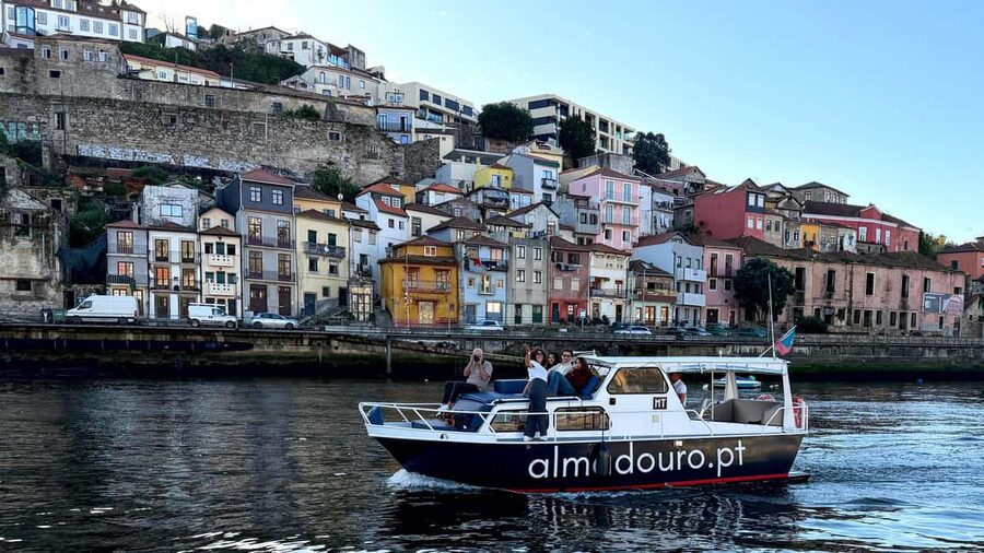 Porto: Douro Cruise, 6 Bridges & 4 Port Wines (Max 7) - Ribeira and the Dom Luís Bridge
