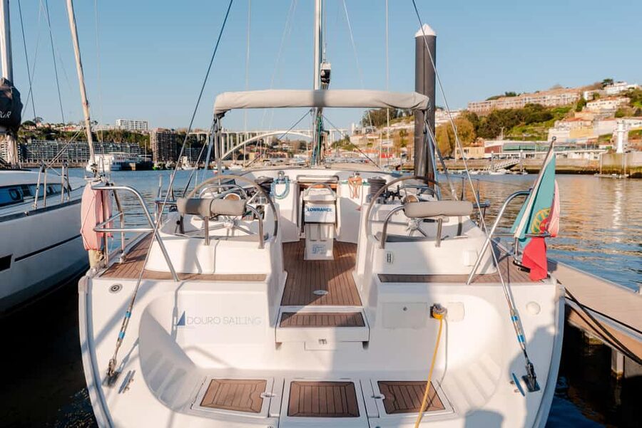 Porto: Douro River Boat Tour with Wine Tasting - Arrábida Bridge and the first river views