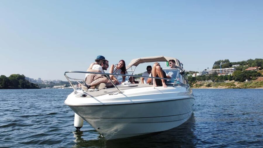 Porto: Douro River Cruise & Boat Tour with Port Wine Tasting - Who should book it