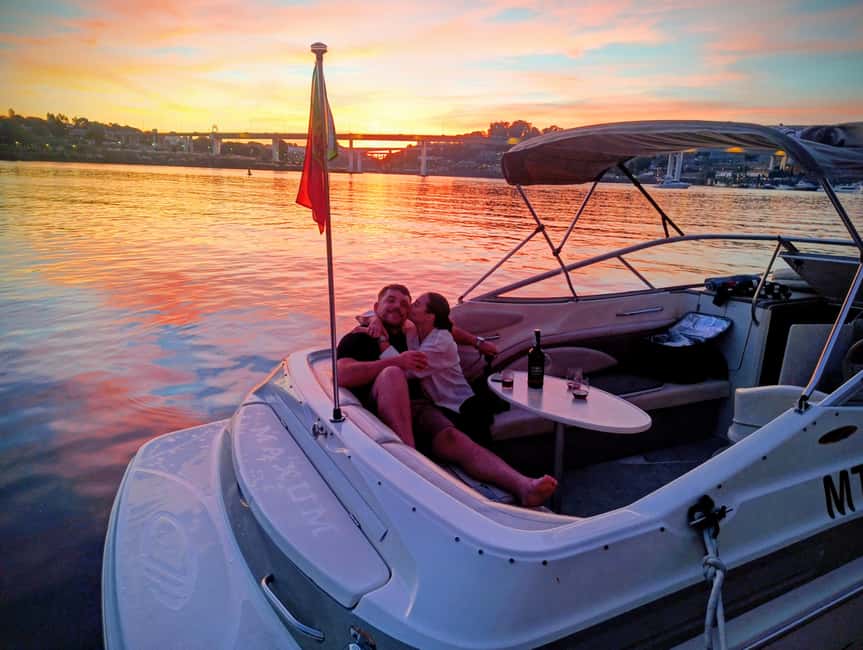 Porto: Douro River Cruise & Boat Tour with Port Wine Tasting - Sailing beneath Porto’s six bridges