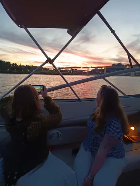 Porto: Douro River Cruise & Boat Tour with Port Wine Tasting - Port tasting with a local touch