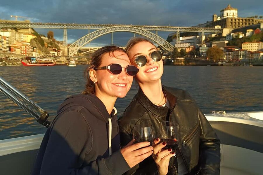 Porto: Douro River Cruise & Boat Tour with Port Wine Tasting - Comfort, safety, and practical limits