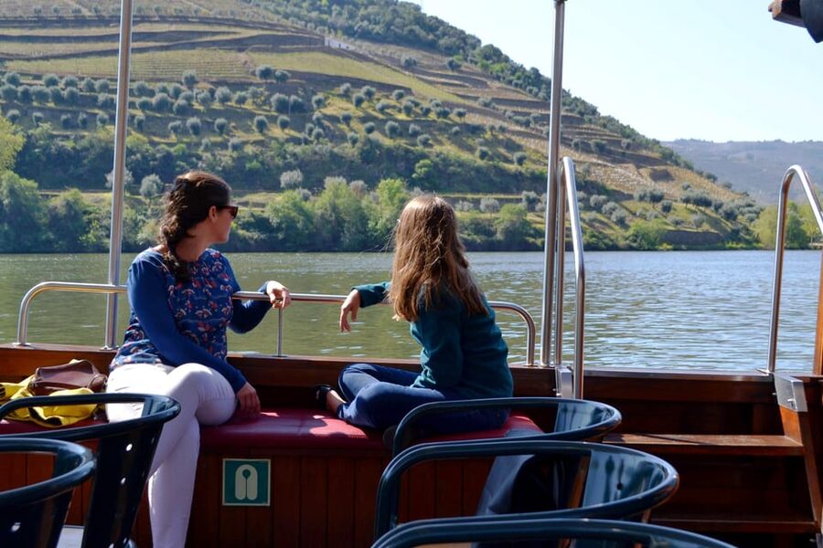 Porto: Douro Valley Vineyards Tour with Lunch & River Cruise - Why the Douro Valley makes a fine day trip from Porto