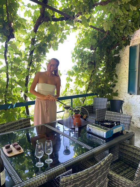 Porto: Douro Valley Wine Tour with a Sommelier & Boat Trip - Starting in Porto and reaching the first estate