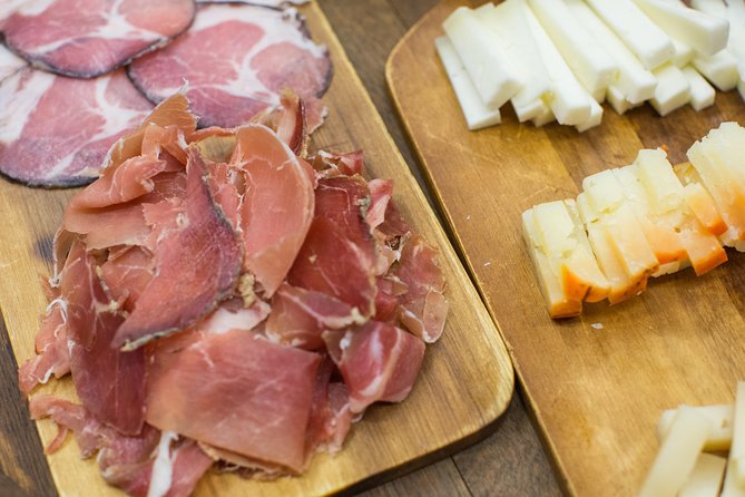 Porto Food & Wine Tasting Tour with Lunch or Dinner Option - Leandro Café and codfish cake