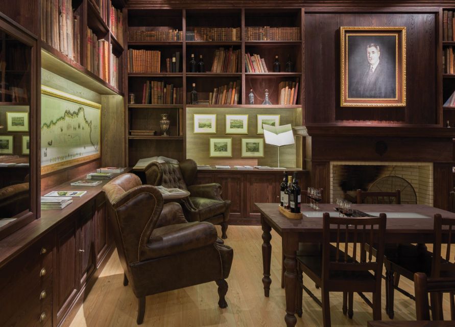 Porto: Graham's Port Lodge Tour & Vintage Room Wine Tasting - Why Graham’s location matters