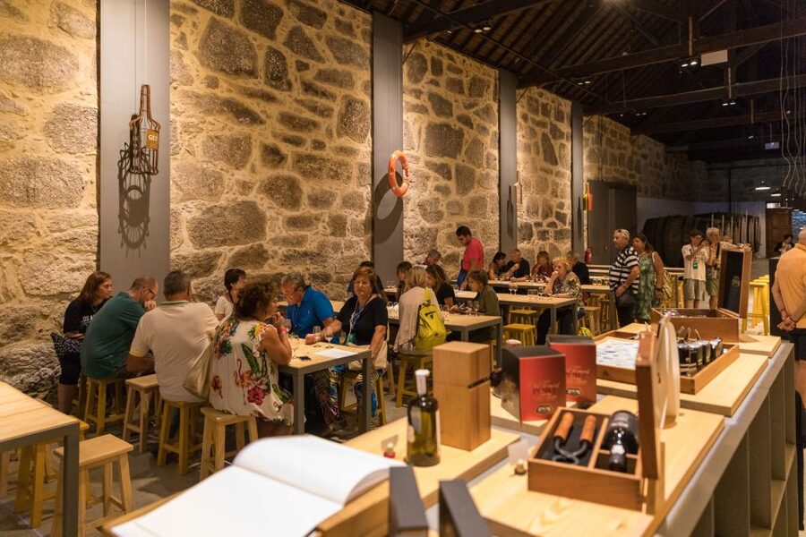 Porto: Guided Tour and Tasting of 3 Port Wines at Poças - Key points to know before you book