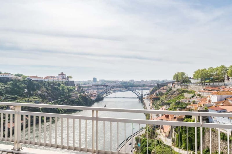 Porto: Magic Train Tour and Port Wine Cellar with Tastings - The optional Portuguese lunch