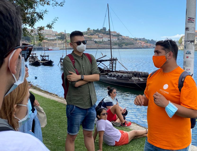 Porto: Wine Tasting with Tapas Walking Tour - The guides make the difference