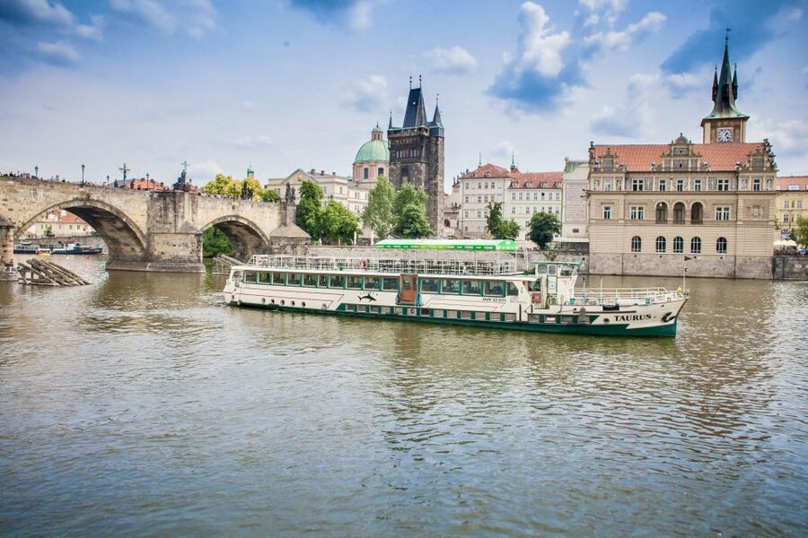 Prague: Afternoon Beer Cruise with Drinks Included - Commentary, music, and the level of guidance