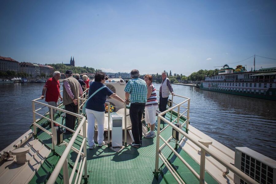 Prague: Afternoon Beer Cruise with Drinks Included - A calm hour on the Vltava