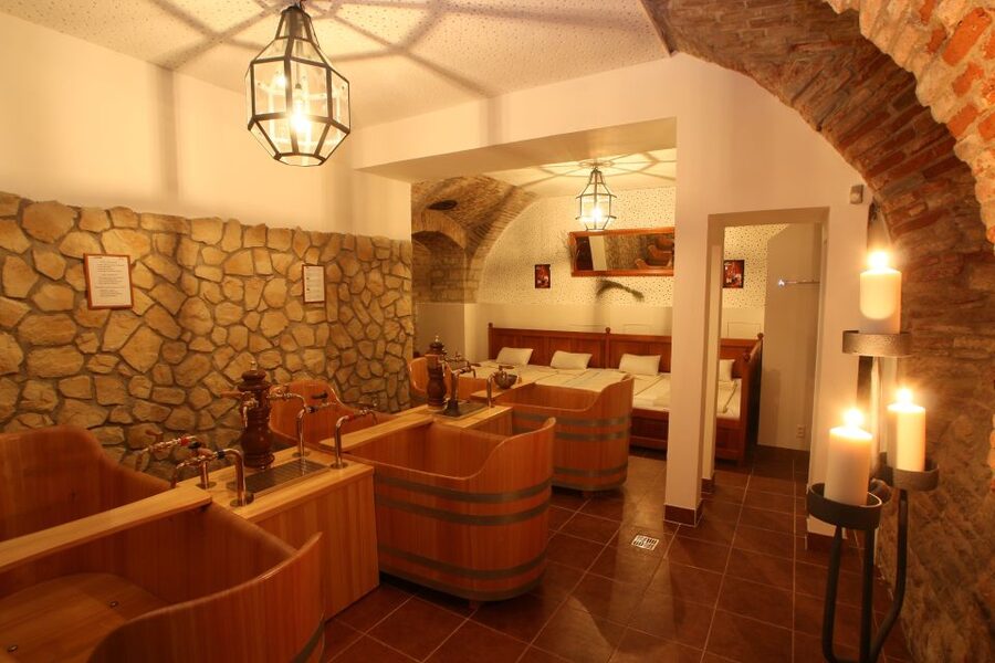 Prague: Bernard Beer Spa with Beer and Massage Option - The heated bed gives the treatment some rhythm