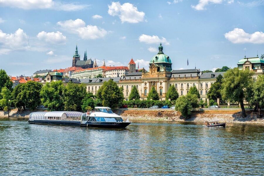 Prague: Evening Vltava River Eco Cruise with Prosecco - Key points at a glance