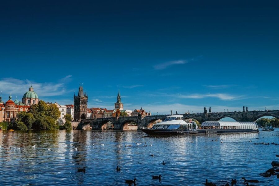Prague: Evening Vltava River Eco Cruise with Prosecco - Prague Castle and the western bank