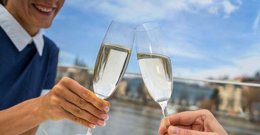 Prague: Evening Vltava River Eco Cruise with Prosecco - Straka Academy, the Rudolfinum, and Old Town