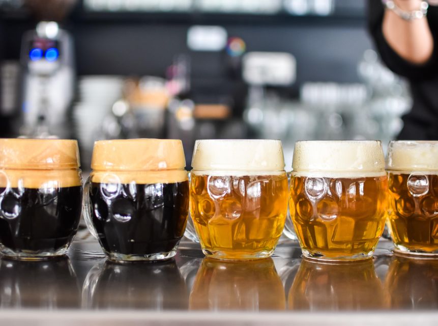 Prague: Food and Beer Guided Walking Tour with Tastings - A final beer taste, then strudel at Café Platýz