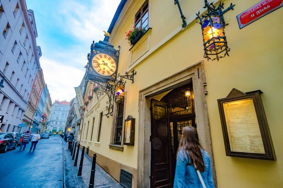Prague: Legendary Beer Tour with Dinner - Who will enjoy this Prague beer walk