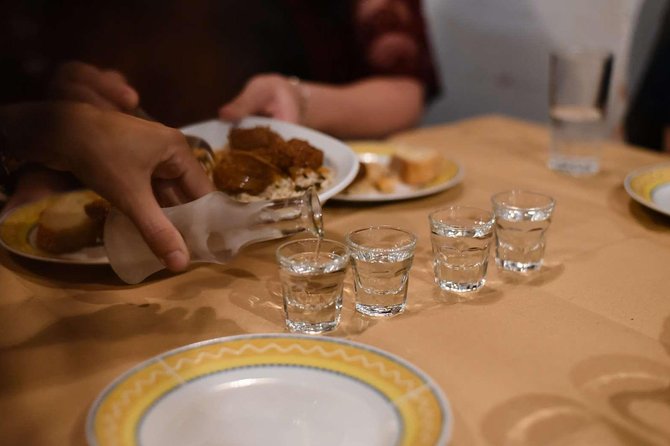 Private Athens By Night Food Tour & Wine Tasting of 5 Varieties - Starting beneath the lights of Syntagma Square