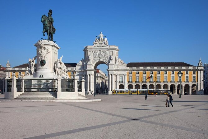 Private Food and Wine Tour: From Street to Gourmet - Portas do Sol and the first taste of old Lisbon