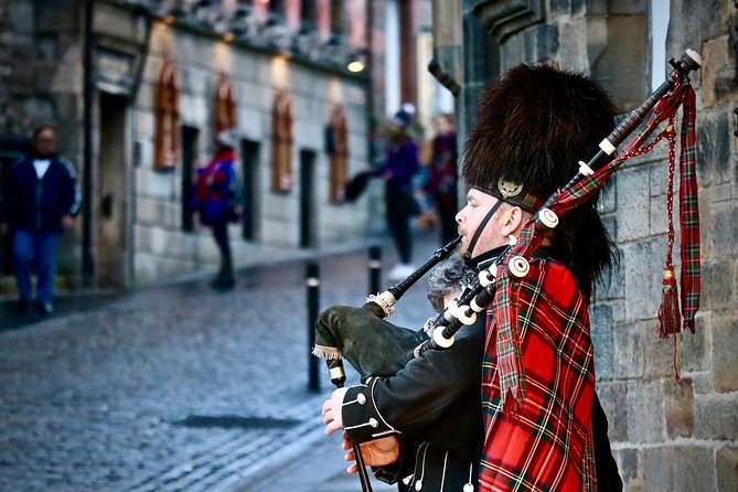 Private Food Tour of Edinburgh with Haggis, Scotch & More - The museum, Scott Monument, and Old Town connections