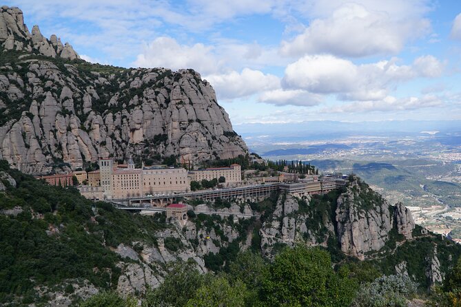 Private Montserrat with Lunch and Wine Tasting from Barcelona - Arriving at Montserrat before the crowds