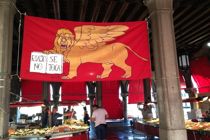 Private Secret Venice Tour; Rialto Market, San Polo & Food and Wine tasting - San Polo, Carampane, and the city behind the grand facades