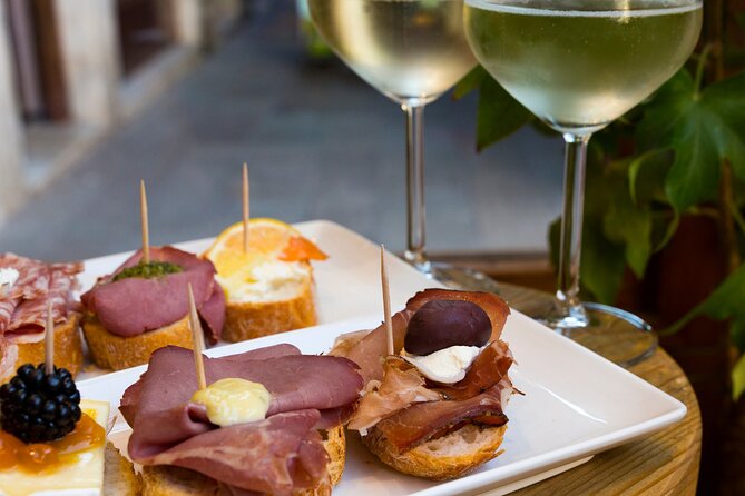 Private Secret Venice Tour; Rialto Market, San Polo & Food and Wine tasting - Palazzo dei Camerlenghi and the tax prison story