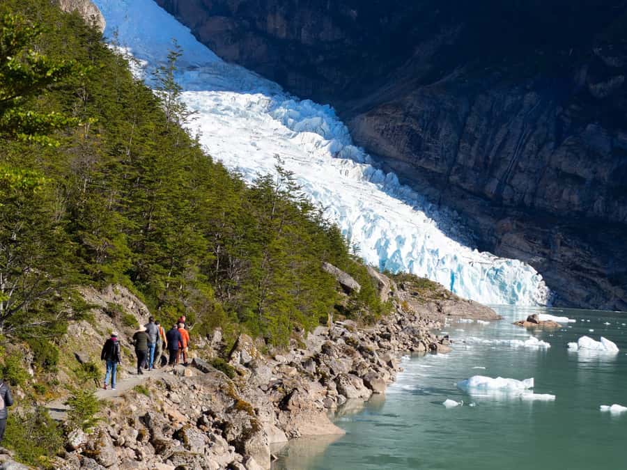 Puero Natales: Glacier Tour with Lunch & Whiskey Aperitif - Sailing into Ultima Esperanza Fjord