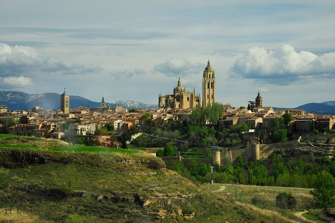 Ribera del Duero Wineries Guided Tour & Wine Tasting from Madrid - The ride from Madrid to the Duero River