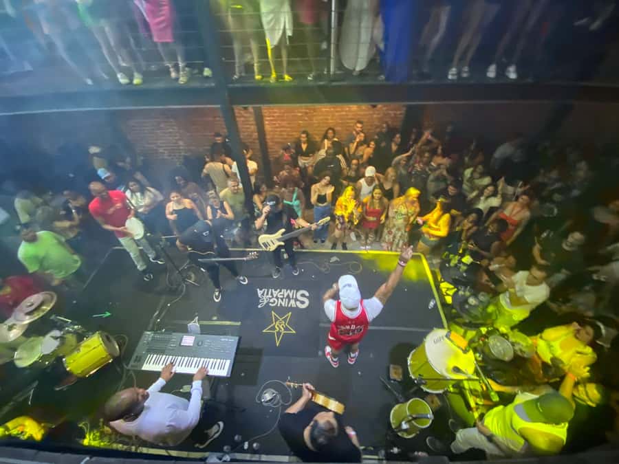 Rio: Pub Crawl in Lapa with Cachaça Tasting and Live Samba - Who will enjoy this Lapa pub crawl