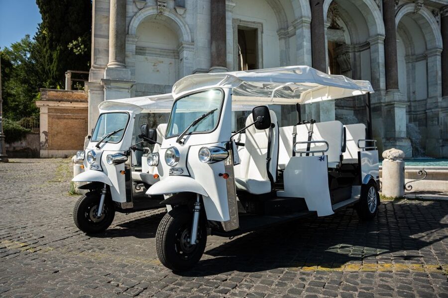 Rome: 2-Hour Vip Tuk-tuk tour with Hotel Pickup and Prosecco - The Colosseum from a moving front-row seat