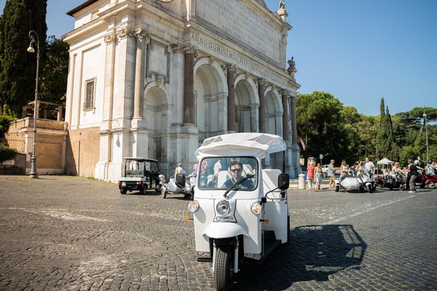 Rome: 2-Hour Vip Tuk-tuk tour with Hotel Pickup and Prosecco - Starting with hotel pickup in central Rome