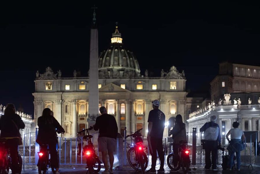 Rome: E-Bike Night Tour with Food and Wine Tasting - Starting near Santa Maria Maggiore