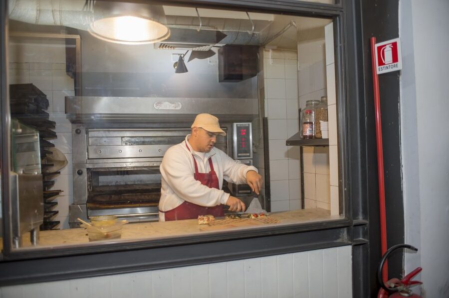 Rome: Food Tour and Wine Tasting in a Traditional Trattoria - The walking, group size, and practical limits