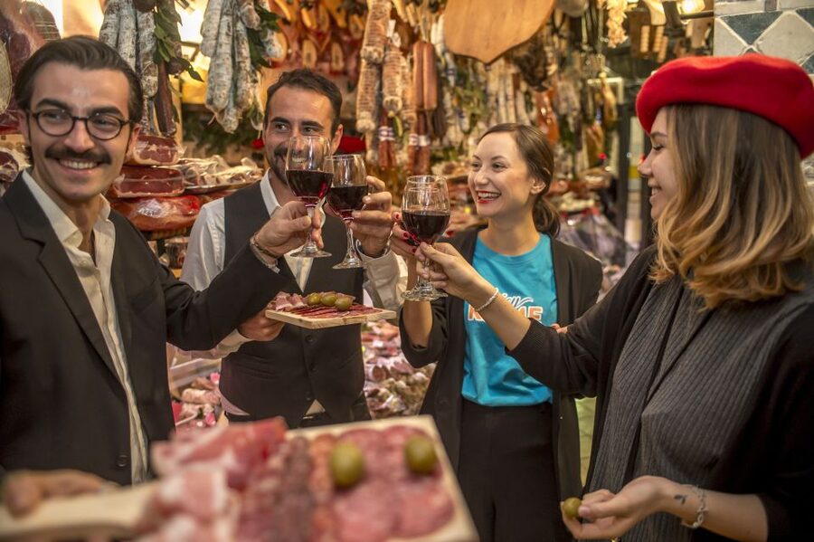 Rome: Food Tour and Wine Tasting in a Traditional Trattoria - The main meal: cacio e pepe and amatriciana