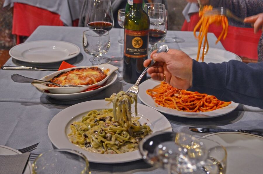 Rome: Jewish Ghetto & Campo de Fiori by Night Food Wine Tour - Walking through Rome’s Jewish Ghetto