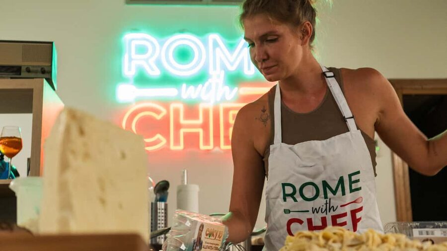 Rome: Pasta Cooking Class with Spritz Cocktails - Why the social side matters